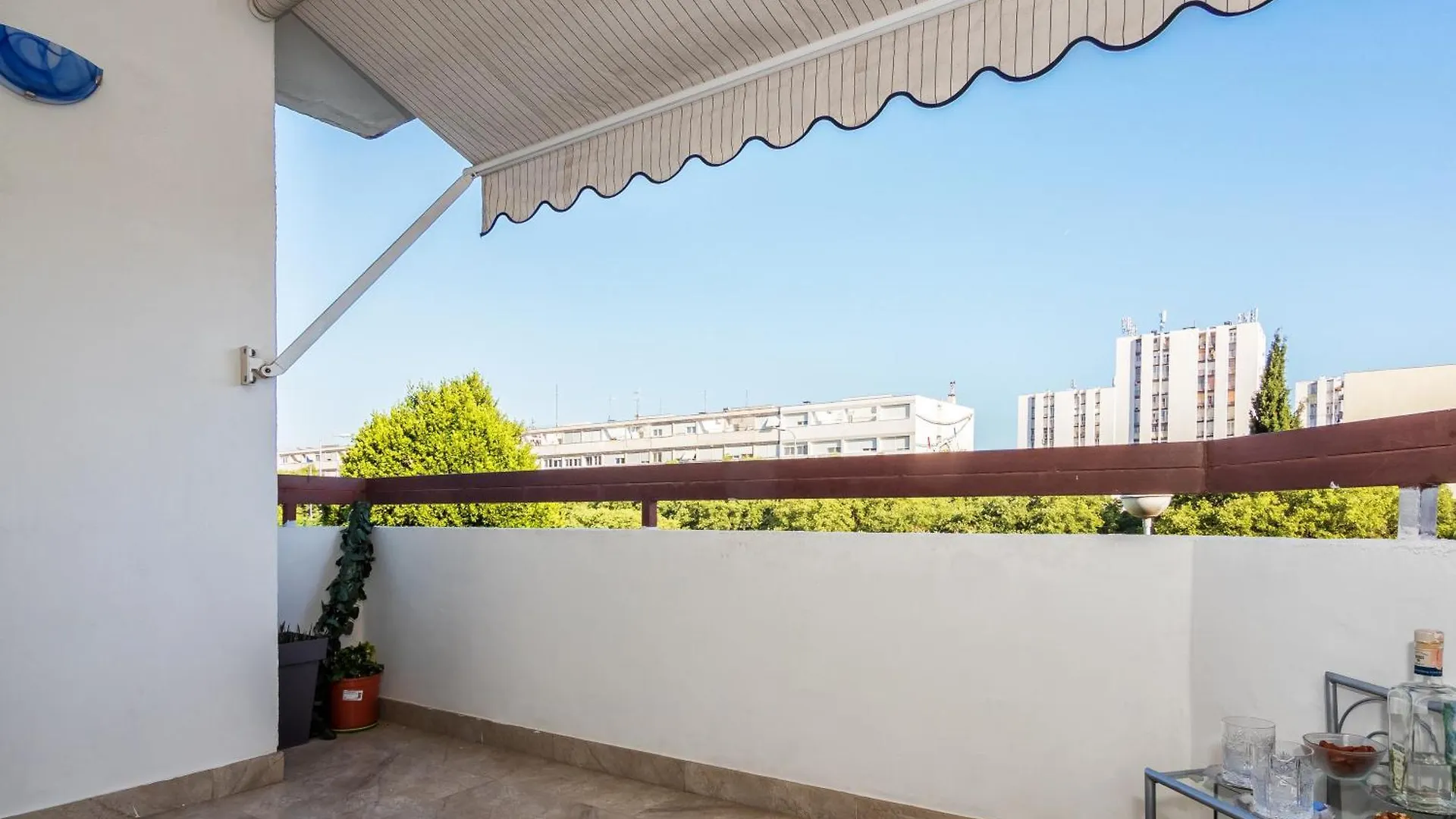 Apartment Apartman L & V Split